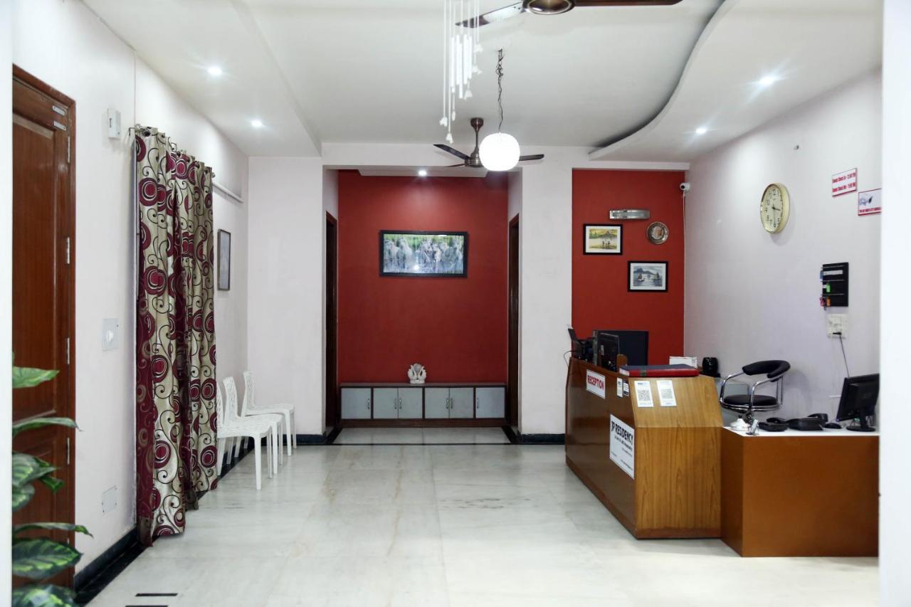J P Residency Hotel Greater Noida Esterno foto