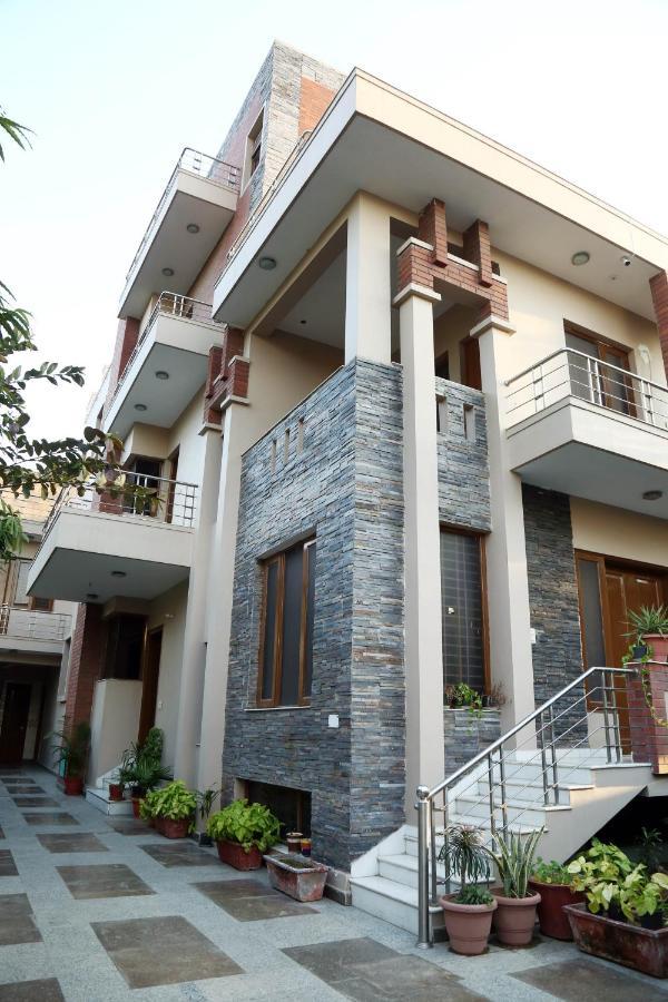 J P Residency Hotel Greater Noida Esterno foto